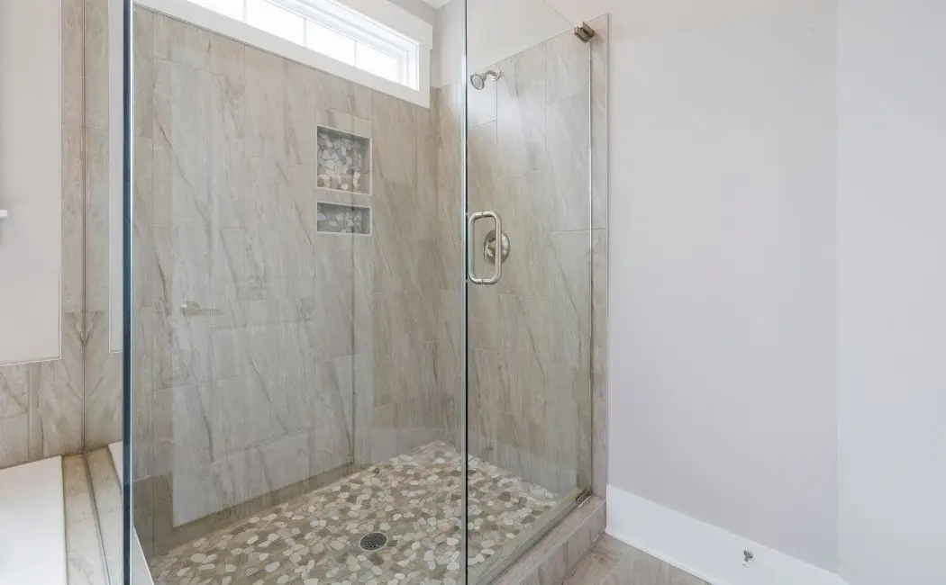 Praktyczny prysznic – jakie listwy do kabin prysznicowych będą niezbędne?