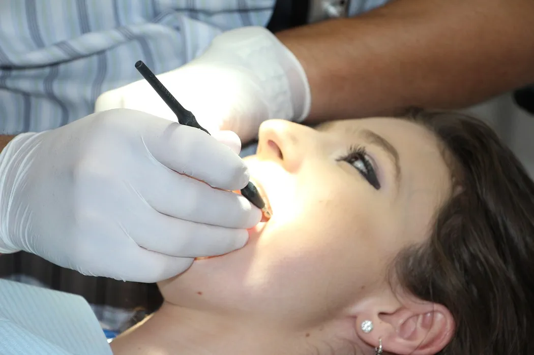 Odkryj Bielszy Uśmiech: Wybielanie Zębów w Legnicy