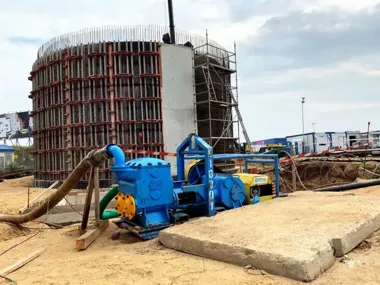 Czy wynajem pomp w Krakowie to najlepsze rozwiązanie przy usuwaniu wody z wykopów?
