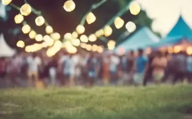 Rzeźby Wowry i kolorowe kwiaty z bibuły - warsztat w sercu Wadowic.