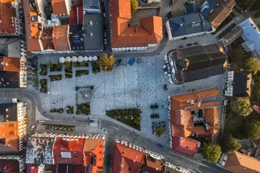 Wadowicki rynek czeka duża zmiana. Zyska zieleń i więcej miejsca dla ludzi