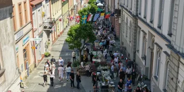 Stare przedmioty wracają na Zatorską. Targ Staroci znów przyciągnie tłumy