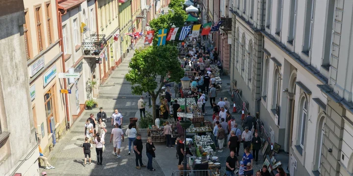 Stare przedmioty wracają na Zatorską. Targ Staroci znów przyciągnie tłumy