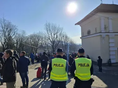 Tysiące wiernych w Kalwarii - policja nie dopuściła do chaosu