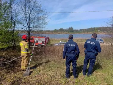 W Łączanach policja i straż pożarna weszły na trop wypalania traw