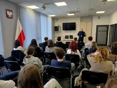Uczniowie zajrzeli do komendy - tak wygląda policyjna służba od środka