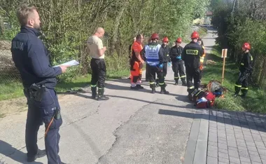 We Frydrychowicach młodzi strażacy ćwiczyli pod okiem dzielnicowych