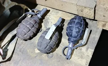 Granaty w piwnicy w Wadowicach - 33 osoby musiały wyjść z bloku