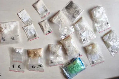 Zaskakujący nalot w Wadowicach - zabezpieczono ponad 380 g narkotyków